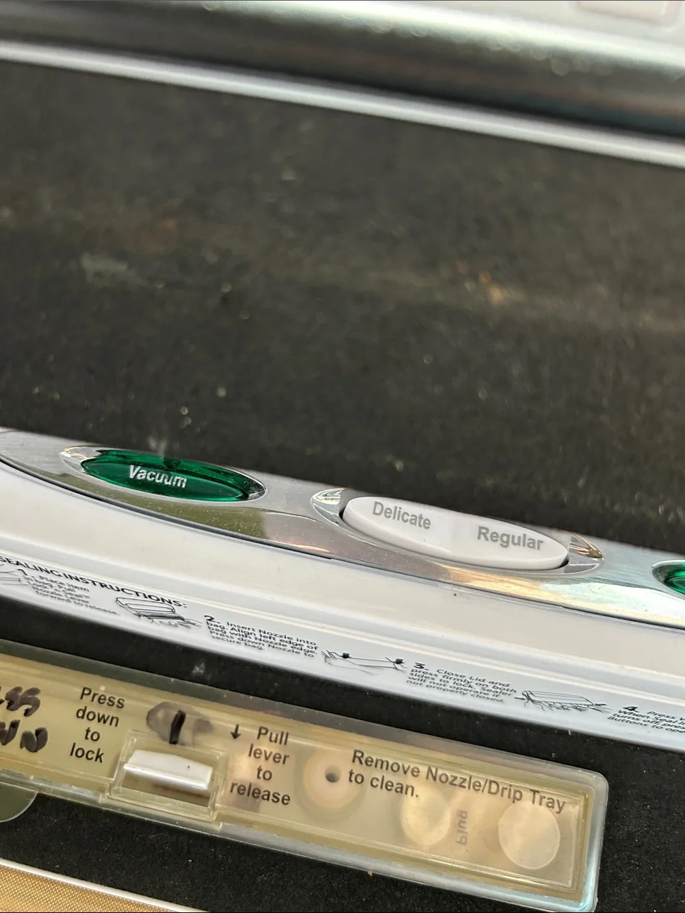 White Electric Vacuum Sealer - Gloss Finish